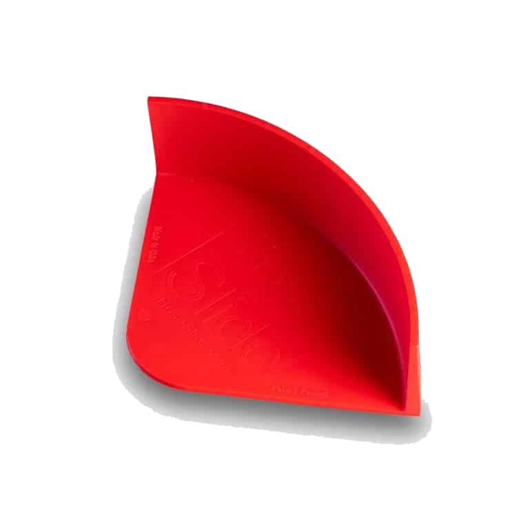 قطعة بلاستيك حمراء تضع اسفل كاوتش لحماية خرطوم المياة BR/WATER PIPE COLLECTOR